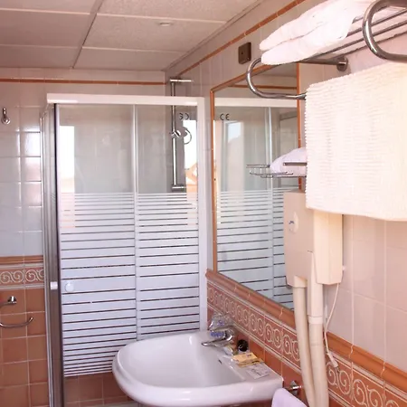 Dona Catalina Hotell 3*